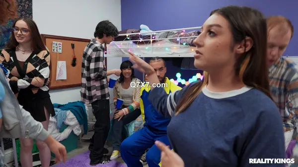 [1080p]DareDorm 24 05 16 Hazel Moore Willow Ryder And Violet Gems Dormitory Delights XXX MP4-H264