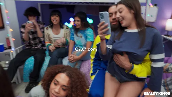 [1080p]DareDorm 24 05 16 Hazel Moore Willow Ryder And Violet Gems Dormitory Delights XXX MP4-H264