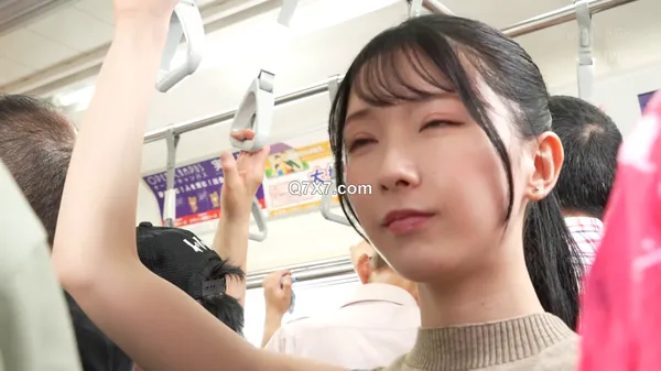 [1080p]NHDTC-801 「今すぐキスしたら電車でエッチしてもいいよ」中年オヤジを惑わせる小悪魔べろちゅう娘 ポニテ女子
