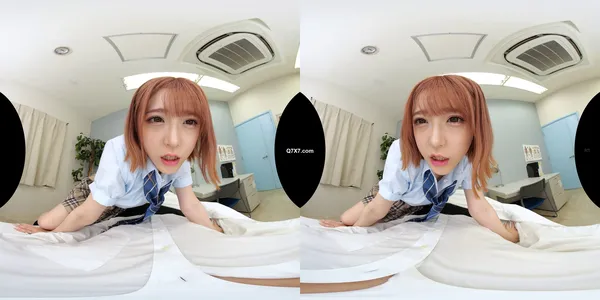 [8KVR] URVRSP-398 [VR][8K VR]授業中に体調が悪くなった僕。隣の席のギャルのあかりちゃんに連れられて保健室で休んだら、お口マ○コと生マ○コの抜きテクニックで精巣から無理やり精子を引き上げられ、アヘ顔中出しとアヘ顔顔射を決め込んだ。 皆瀬あかり