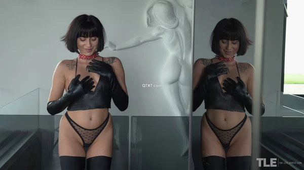 [4k]TheLifeErotic 24 12 02 Sarah Heizel Gloved Love 2 XXX(4K) MP4-HEVC