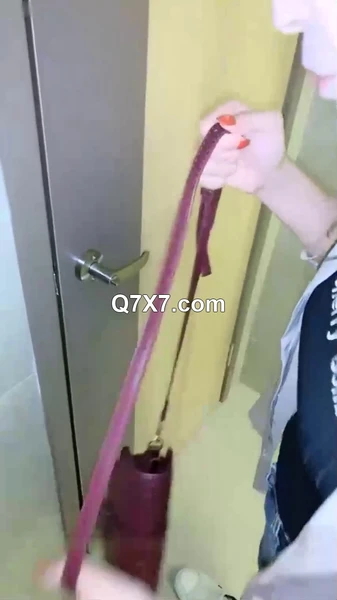 [經典影片] ✨[河南真实乱伦事件]真狗堂兄用零花钱骗到表妹户外公共厕所开苞破处，猪狗不如[390MB/MP4/33:51][可能含有廣告，請預覽後下載]