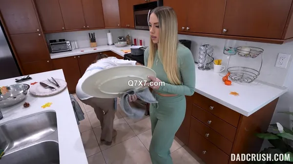 [1080p]DadCrush 24 11 27 Khloe Kapri XXX MP4-H265
