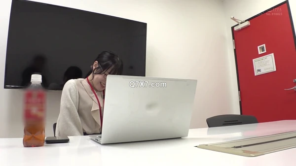 [1080p]SDJS-267 太ももハラスメントSOD女子社員13名ももコキ特化！柔らかく大きな健康的《太もも》による包み込み締め付け刺激「見えてもおかしくない太ももにコスるだけだから恥ずかしくないでしょ？」
