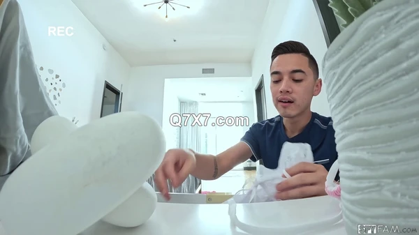 [720p]Sibling Secrets 20 (Porn Pros) 2025 MP4-P2P