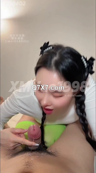 推特性爱大师95后绿帽情侣美腿女王「汐梦瑶」《双重踩踏》新闺蜜首演！闺蜜把老公精液偷偷带出来淋到我的鸡吧上给瑶瑶吃，最后口爆给瑶瑶