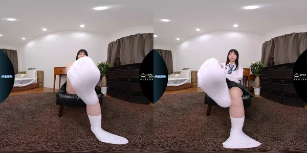 [8KVR] AQUCO-074 [VR]クソ雑魚オジを小バカにしながら踏みつけるのがだ～い好き！メスガキ娘の白ソックスフェチclub 冬愛ことね