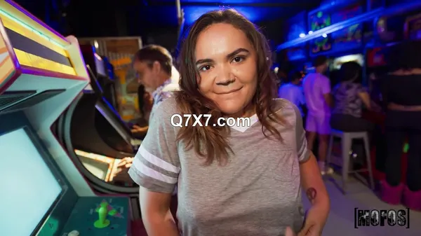 [720p]HesGotRizz 24 11 18 Aviana Lace The Barcade XXX MP4-HEVC