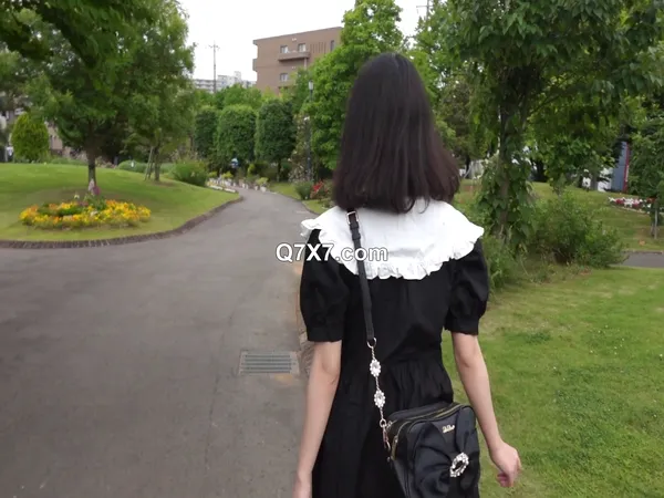 FC2-PPV-4573382 顔出し！自分の変態具合に目覚めはじめ快楽への好奇心が隠せない専門生！野外で口の中に出された体液を一滴残らず笑顔で飲み干す彼女をさらに密室に連れ込みスレンダーな身体に生中出し！！