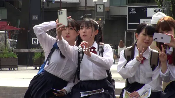 [1080p]NHDTB-903 修学旅行の夜、こっそり布団の中で何度もイカセてレズに目覚めさせてしまった同級生に数年後…夫が近くにいるのに密着スロー乳首舐めでレズ返しされた私