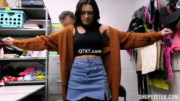 [1080p]Shoplyfter.24.03.30.Vanessa.Moon.Runaway.Babe.XXX.MP4-HEVC[XvX]