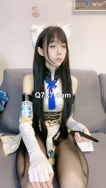 二次元美女Coser大眼睛灵气逼人筷子腿笔挺诱人哥哥想不想艹穿这身衣服的我[可能含有廣告，請預覽後下載]