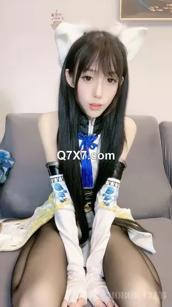 二次元美女Coser大眼睛灵气逼人筷子腿笔挺诱人哥哥想不想艹穿这身衣服的我[可能含有廣告，請預覽後下載]