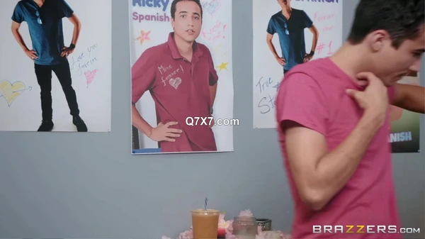 [1080p][Brazzers] (Kendra Lust) Mommy Meets A Teen Idol XXX (2018) (HEVC) [GhostFreakXX]