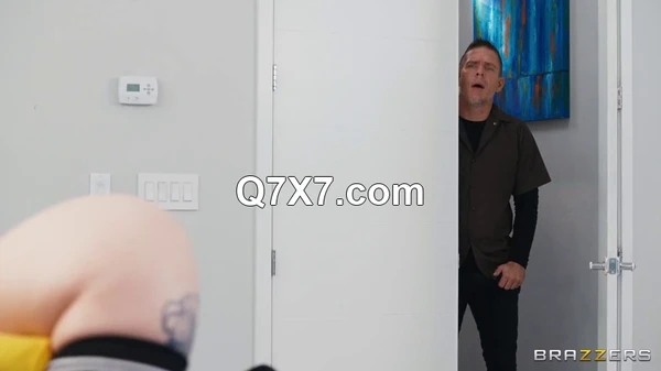 BrazzersExxtra 24 03 15 Cubbi Thompson Caught Peeping On The Cambabe XXX 480p MP4-H264