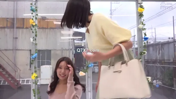 [1080p]DVMM-070 顔出しMM号 美已婚妇女限定 ザ・マジックミラー 仲良しママ友対抗！童貞逆ナンパ射精バトル！！ 3 出会ったばかりの年下童貞を已婚妇女が恥じらいながらも手コキ・オナホコキ・フェラ！筆おろし中出し！！