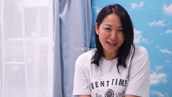 [1080p]SDMM-15305 マジックミラー号 「主婦向けファッション誌のモデルになってくれませんか？」恥ずかしがる人妻・かえでさんをこれでもかと褒めちぎり‘極小マイクロビキニ’を着せたらエロスイッチオン！超至近距離で見つめ合ったら数年ぶりに子宮が疼いて歯止めが効かずに不倫SEX！