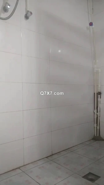 洗脸台下暗藏摄像头偷拍表妹洗澡 卧槽！这是在干啥？手指一直在下面抠
