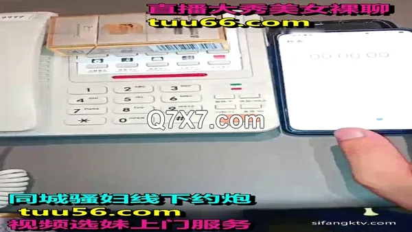 真实破处还穿着校服的00后妹子要买4999的手机，老哥直接给了五千的一打现金，代价就是破她的处女膜，把妹子弄疼哭了