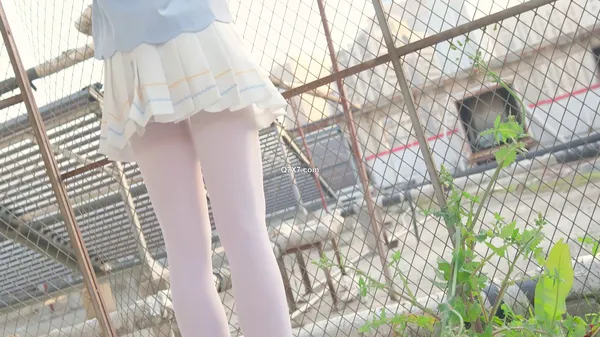 [4k][經典影片] ♈清纯邻家小妹♈森萝财团〖春雪〗可爱超短裙白色丝袜美腿足秀 白色丝袜玲珑小脚让人无限遐想 曼妙身姿少女清纯靓丽[1.08G/MP4/06:10][可能含有廣告，請預覽後下載]