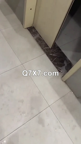 极品身材反差婊骚货『叶子』复出最新合集，黑丝袜M腿制服诱惑 户外露出啪啪，长腿翘臀女神在大鸡鸡下姿意承欢 2