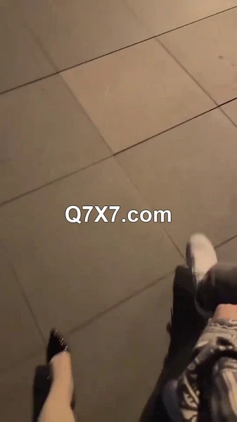 极品身材反差婊骚货『叶子』复出最新合集，黑丝袜M腿制服诱惑 户外露出啪啪，长腿翘臀女神在大鸡鸡下姿意承欢 2