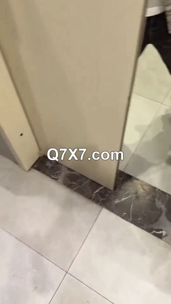 极品身材反差婊骚货『叶子』复出最新合集，黑丝袜M腿制服诱惑 户外露出啪啪，长腿翘臀女神在大鸡鸡下姿意承欢 2