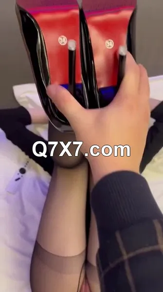 ✅顶级约啪专家『好战份子』约啪爆草极品蜜桃臀女神 车震无套后入，肉棒塞满饥渴骚穴 优雅女神被操成淫荡母狗