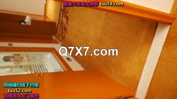 铁岭口音对白空虚富姐如家酒店开房洗澡勾引来送酒的服务生飘窗前看着夜景激情啪啪
