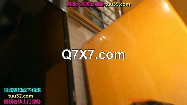 铁岭口音对白空虚富姐如家酒店开房洗澡勾引来送酒的服务生飘窗前看着夜景激情啪啪
