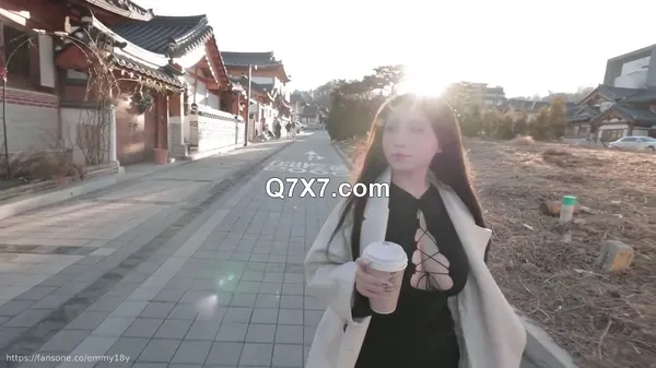 [720p]最新作品，高颜值，天然雪白巨乳，FansOne女神[艾玛Emma]付费福利，韩国露脸性爱旅游