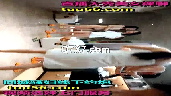 澡堂子偷拍白皙小妞撅起来屁股带头套浓密穴毛碾压旁边闺蜜大黑B大森林的诱惑