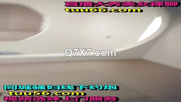 澡堂子偷拍白皙小妞撅起来屁股带头套浓密穴毛碾压旁边闺蜜大黑B大森林的诱惑