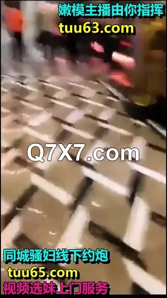 快过来舔骚穴现在的主播花样真多在KTV里直播啪啪