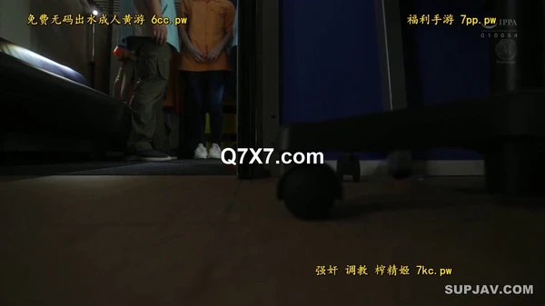 [720p]JUR-321[馬賽克破解]営業中は彼らに犯●れ続けて…。 店を守るため身体を差し出した コンビニパート妻の店内性奉仕 広瀬ゆり