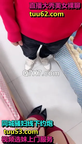 剧情演绎：来自小嫂子的勾引，吞食大鸡吧如尝美食，后入无套猛艹，骑马摇曳淫声阵阵！