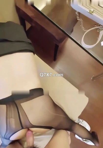 极品黑丝女销售被大客户各种姿势啪啪受不了了完美露脸