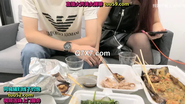 [720p]瘦猴子探花专约良家小骚货，黑色丝袜大长腿，吃饱喝足开车，大鸡巴塞嘴里，张开双腿猛草_watermarked