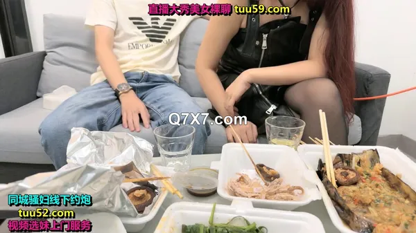 [720p]瘦猴子探花专约良家小骚货，黑色丝袜大长腿，吃饱喝足开车，大鸡巴塞嘴里，张开双腿猛草_watermarked