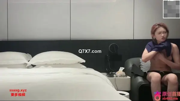 [1080p]新人探花洪七如家酒店约炮可爱型妹妹上位的时候还让我不要动最后给她搞得捂着肚子缓半天