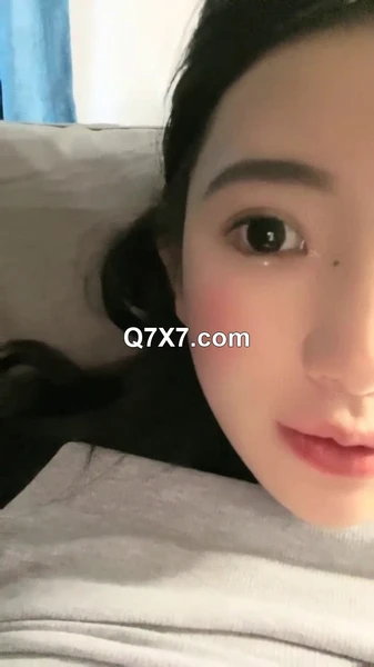 真实露脸学生妹]，土豪重金定制，高颜校花级美女[大二学妹]福利，教室课堂上露奶，宿舍露出自慰，绝品馒头逼