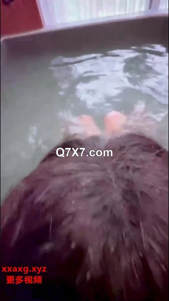 海角乱伦大神爱上自己亲妹妹❤️哄骗刚破处的妹妹一块去澡堂子卫生间出来就拉到休息室掰开嫩逼爆操