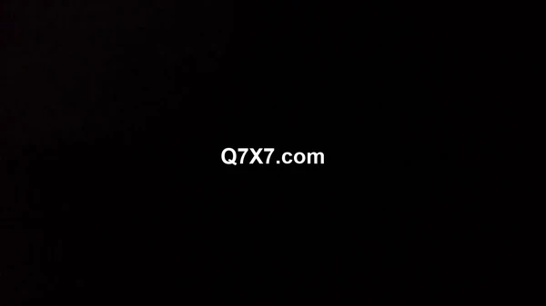 [720p]冒死爬墙偷窥对门 白白嫩嫩的美少妇洗澡