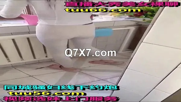 母子乱伦身材超好小妈偷情被儿子知情，趁着做瑜伽换衣摸小穴威胁做爱，欲火焚烧插入秒射天啊