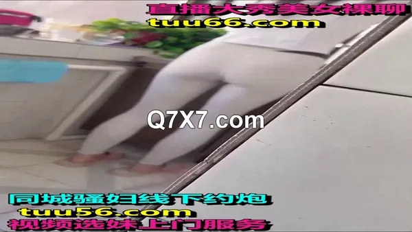 母子乱伦身材超好小妈偷情被儿子知情，趁着做瑜伽换衣摸小穴威胁做爱，欲火焚烧插入秒射天啊