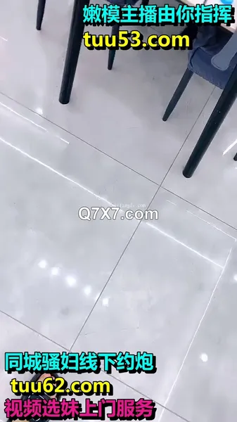 暖暖嫂子牵着巨乳黑丝母狗淫妇跪舔打奶炮爆草