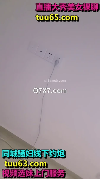 漂亮眼镜新人气质美女，长发及腰情趣装，细腰白嫩美乳，掰开小穴粉嫩紧致，扭动大白美臀，刚播有点放不开