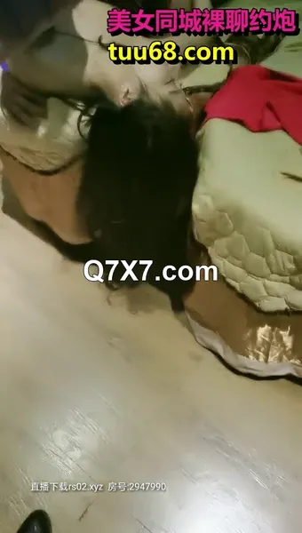 三个大美妞同床颜值身材都不错 一起玩我的大鸡鸡 呻吟浪叫不断