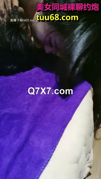 三个大美妞同床颜值身材都不错 一起玩我的大鸡鸡 呻吟浪叫不断