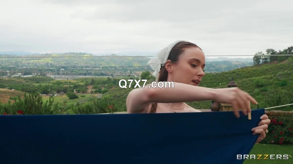 [720p]BrazzersExxtra 25 06 11 Hazel Moore The Trad Wife Life XXX MP4-H264